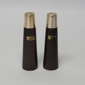 2 Wood Salt and Pepper Shaker Set Vintage MCM 4&quot; Tall Danish Modern Style Shakers