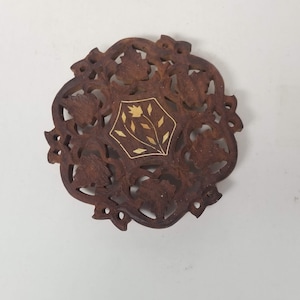 6" Wood Trivet Floral Leaves Cut-Out Pattern with Legs Vintage Carved Made in India