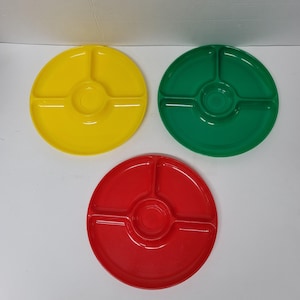 3 Plastic Divided Lunch Plates Colorful Reusable 10&quot; Picnic Vintage Gothamware Red Green Yellow Plate Set