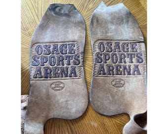 Garde-boue de selle Osage Sports Arena vintage Sulphur Oklahoma RARE Billy Cook Rodeo
