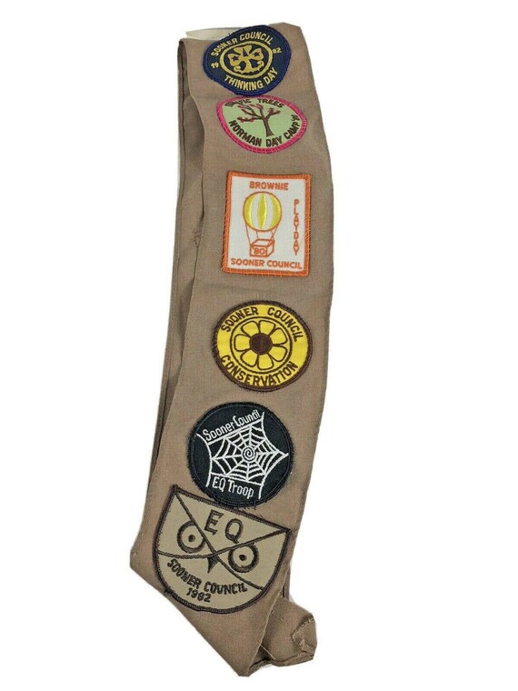 Vintage Brownies Girl Scouts Badges Patches Sash S