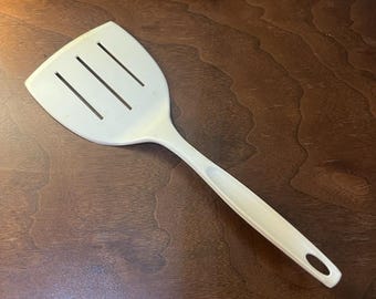 Espátula FOLEY Vintage Nylon 3 Ranuras Voltereta Retro Utensilio de Cocina Crema
