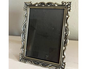 Cadre photo vintage en laiton fleuri couleur étain en métal 5 x 7 po Photo traditionnel