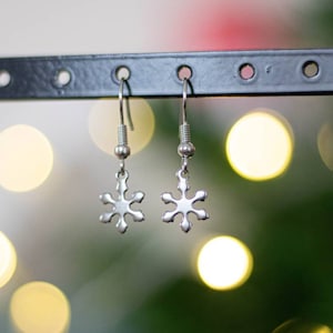 Dainty Silver Snowflake Earrings, Silver Christmas Earrings, Christmas Jewellery, Winter Earrings, Christmas Hook Earrings,Snow Earrings