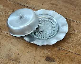 Vintage Aluminium Butterdose mit Glaseinsatz, Pinecone Motiv Butterdose, Mid Century Küchengeschirr