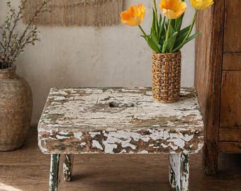 Sgabello in legno primitivo / Grande rialzo rustico da fattoria / Panca dipinta effetto scrostato / Finitura bianco e verde usurata