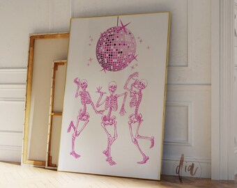 Impresión rosa de Halloween de muy buen gusto, cartel de esqueletos bailando, impresión estética de bola de discoteca, arte de pared imprimible, cartel de moda, impresión de dormitorio femenino