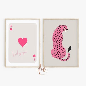 Conjunto de carteles de muy buen gusto rosa de 2, arte de pared de moda, estampado de guepardo rosa, naipes de corazón, conjunto de impresión retro, estética de muy buen gusto, impresiones digitales