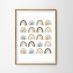 Può includere: Una stampa d'arte stampabile che presenta un motivo di arcobaleni colorati in tonalità di blu, marrone e rosa. Gli arcobaleni sono disposti in un motivo a griglia su uno sfondo bianco.