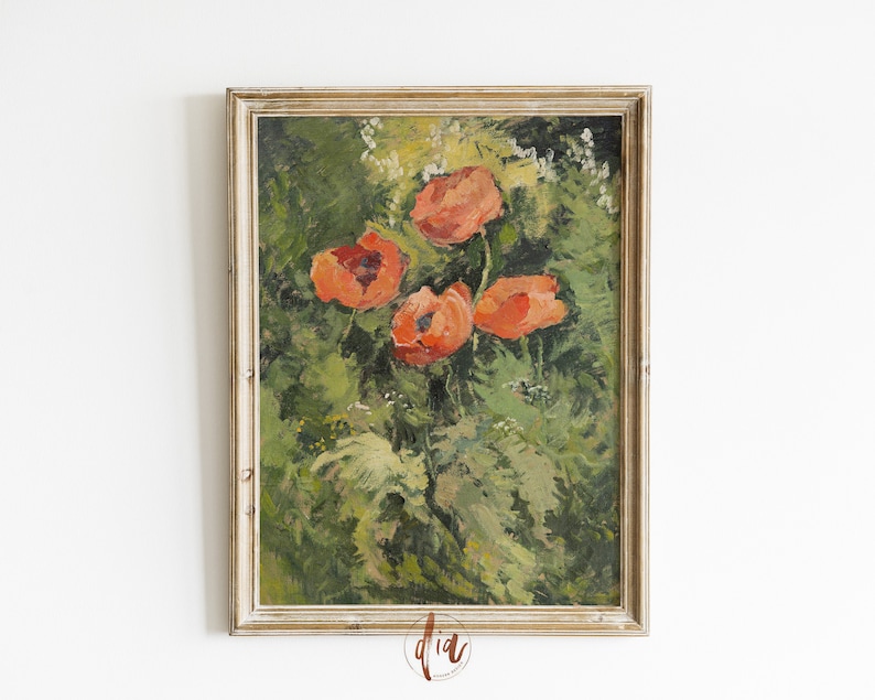 Puede incluir: Pintura al &oacute;leo enmarcada que representa amapolas de color naranja brillante sobre un fondo de exuberante follaje verde. La obra de arte se presenta en un marco de madera clara y desgastada, lo que a&ntilde;ade una est&eacute;tica vintage. La pintura evoca la naturaleza y la belleza floral.