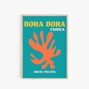 Op de afbeelding: Een turquoise poster met de tekst "Bora Bora Exotica South Pacific" in witte en gele letters. Een abstract bladvorm in koraaloranje bevindt zich in het midden van de poster.
