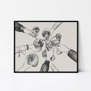 Puede incluir: Dibujo en blanco y negro de un grupo de personas brindando con c&oacute;cteles. La ilustraci&oacute;n est&aacute; sobre un fondo beige claro.