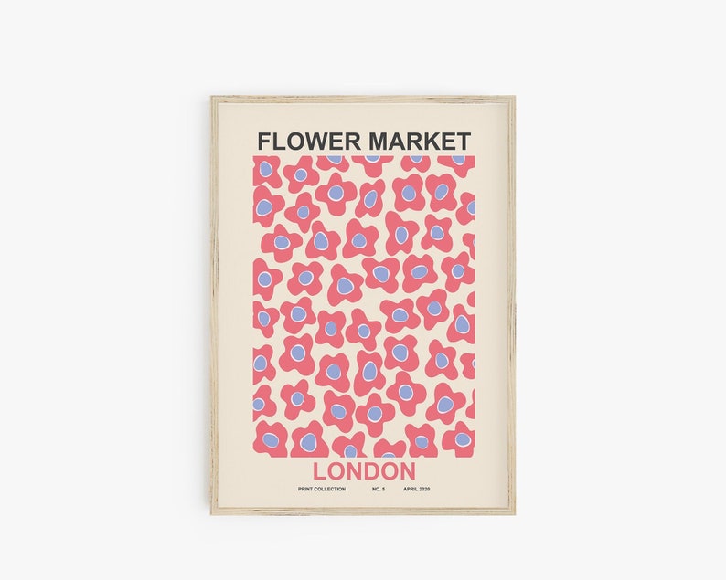 Pu&ograve; includere: Un poster con un design floreale in rosa e blu. Il poster ha il testo "FLOWER MARKET LONDON" e "PRINT COLLECTION NO. 1 APRIL 2020".