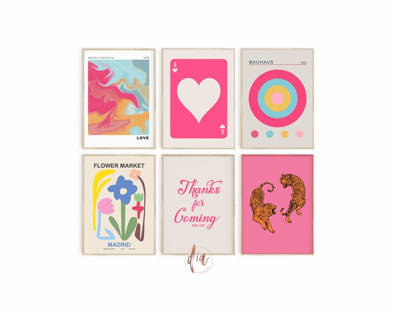 Pode incluir: Seis impress&otilde;es de arte de parede imprim&iacute;veis coloridas com v&aacute;rios designs. As impress&otilde;es apresentam um design abstrato rosa e amarelo, um cart&atilde;o de jogo rosa com um cora&ccedil;&atilde;o branco, um c&iacute;rculo rosa com um design de c&iacute;rculo conc&ecirc;ntrico azul e amarelo, uma impress&atilde;o rosa com uma flor e o texto "Flower Market Madrid", uma impress&atilde;o rosa com o texto "Obrigado por vir", e uma impress&atilde;o rosa com dois tigres laranja.