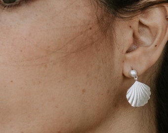 Orecchini a conchiglia in argento sterling: orecchini a bottone con perle a goccia a conchiglia placcati in oro