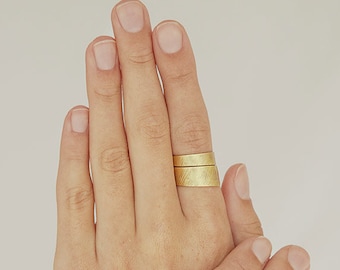 Dikke gouden ring, gouden ringen voor vrouwen, gehamerde gouden ring, gouden wrap ring, minimale gouden ringen, gouden ringen, dikke zilveren ring, handgemaakte ring