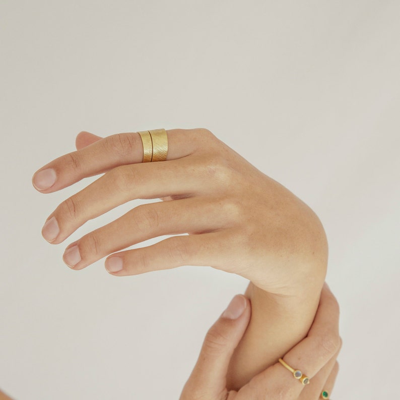 Dikke gouden ring gouden ringen voor vrouwen gehamerde - Etsy België