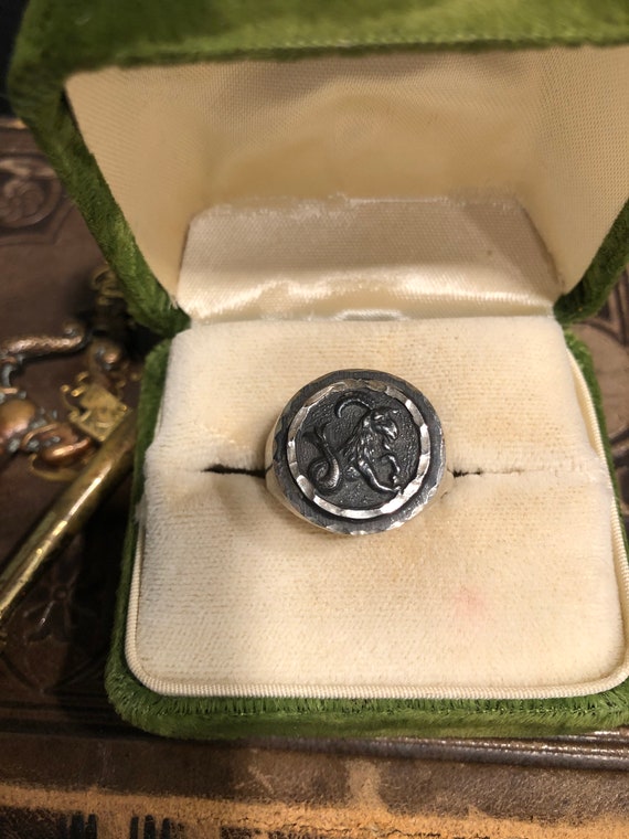 Vintage sterling silver Capricorn round signet rin