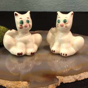 Vintage MCM salt and pepper shakers ceramic white cats with green eyes, smiling cat shakers, no stoppers