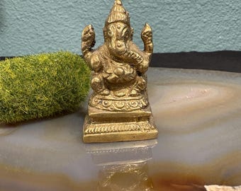 Miniaturowa mosiężna figurka Ganesha w stylu vintage: dekoracja ołtarza podróżnego