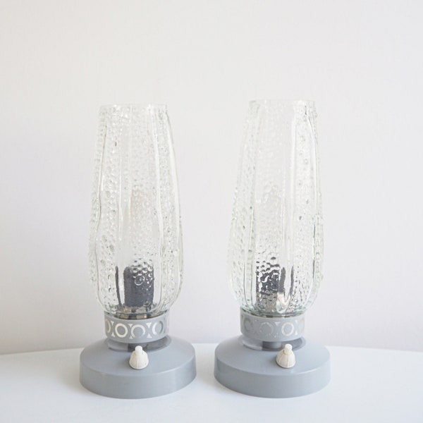Set of 2 * bed side lamps * table lamps * gray plastic foot and glass shade * mid century * very good vintage condition