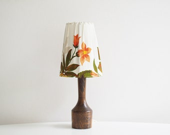Swedish tablelamp * wooden foot * original fabric shade * 70s * very good vintage condition