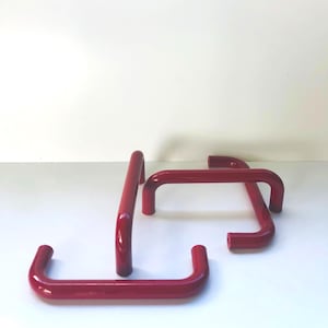 HEWI * handtag * dörr- eller lådhandtag * memphis * röd * plast * 80-tal * mycket gott vintageskick
