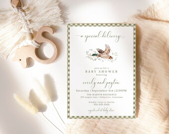 Op de afbeelding: Een groene en witte gingham baby shower uitnodiging met een aquarel illustratie van twee vliegende eenden. De tekst luidt "a special delivery", "join us for a baby shower honoring everly and payton", "Saturday | September 6th | 2:00PM", "THE MARTIN RESIDENCE", "231 maple lane lafayette, louisiana", "kindly rsvp to lauren", "555-555-5555" en "registered at baby store".