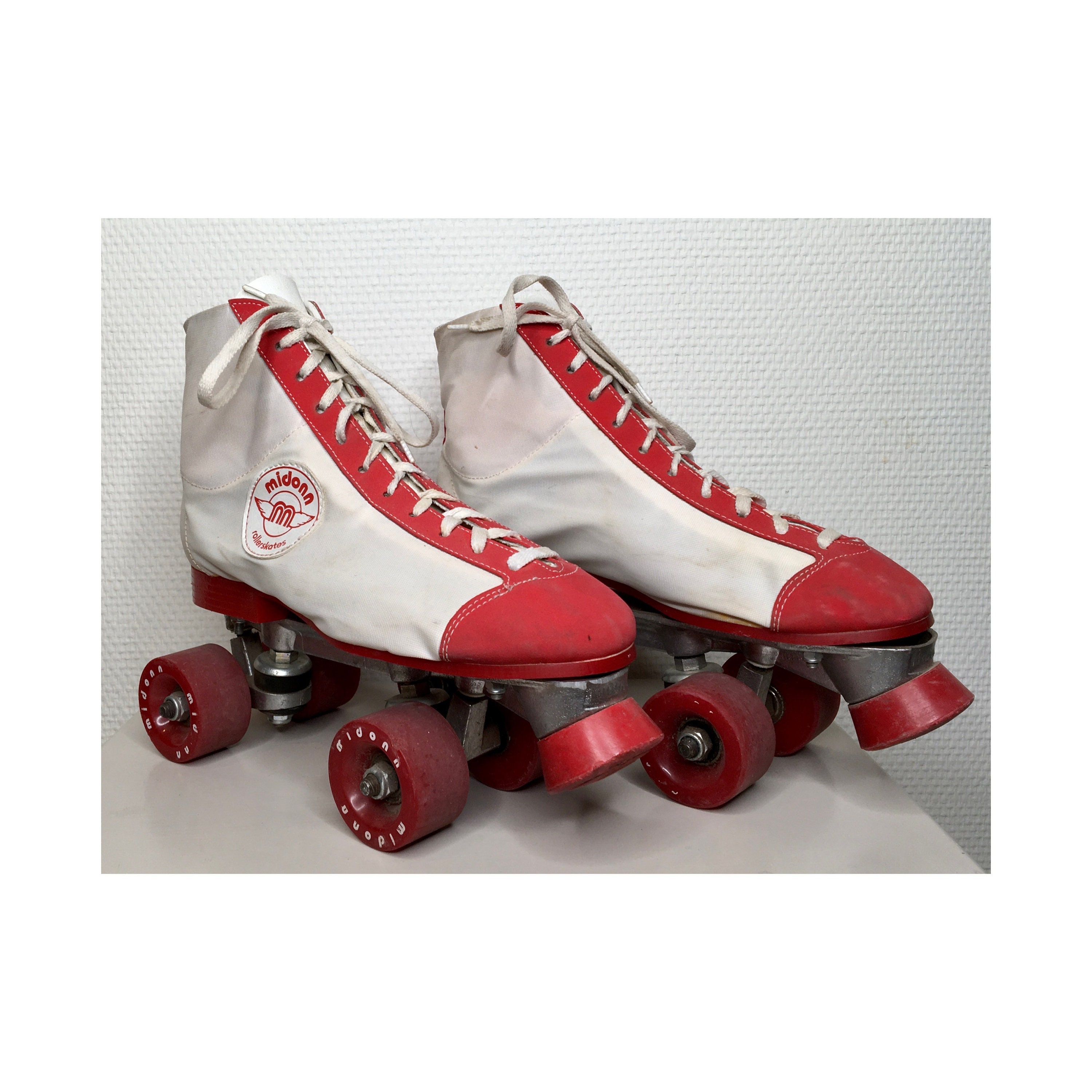 Garçons et filles chaussures de patin à roulettes blanches tendance à  quatre roues lacets chaussures de patin à roulettes pour le printemps