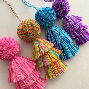 pom pom tassel for purse, mexico pom tassel bag charm, Pom pom decorations,  gifts for guests, tassel ornaments, tassel for handbag