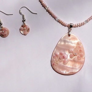 Pink Mother of Pearl Shell Necklace and Earrings