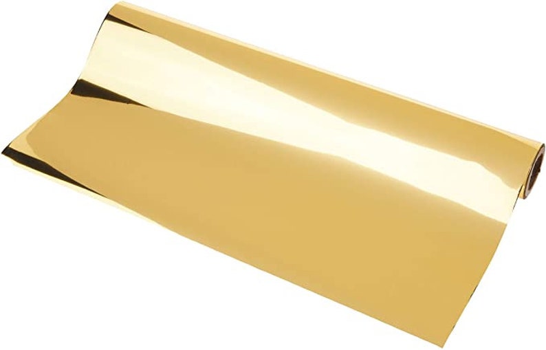 Pu&ograve; includere: Un rotolo di vinile adesivo color oro. Il vinile &egrave; lucido e riflettente.