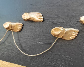 Wall art 3D, original painted canvas with gold and acrylic paint, handmade clay feet. Horizontal and vertical hanging