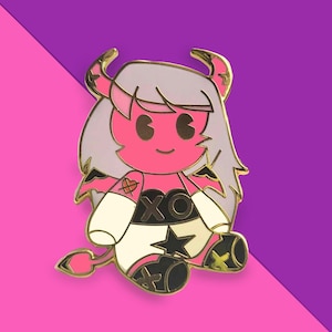Verosika Singer Pin