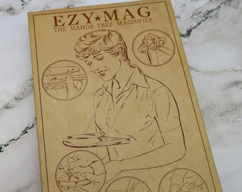 Vintage EZ Mag Die Hands Free Lupe in der Originalverpackung