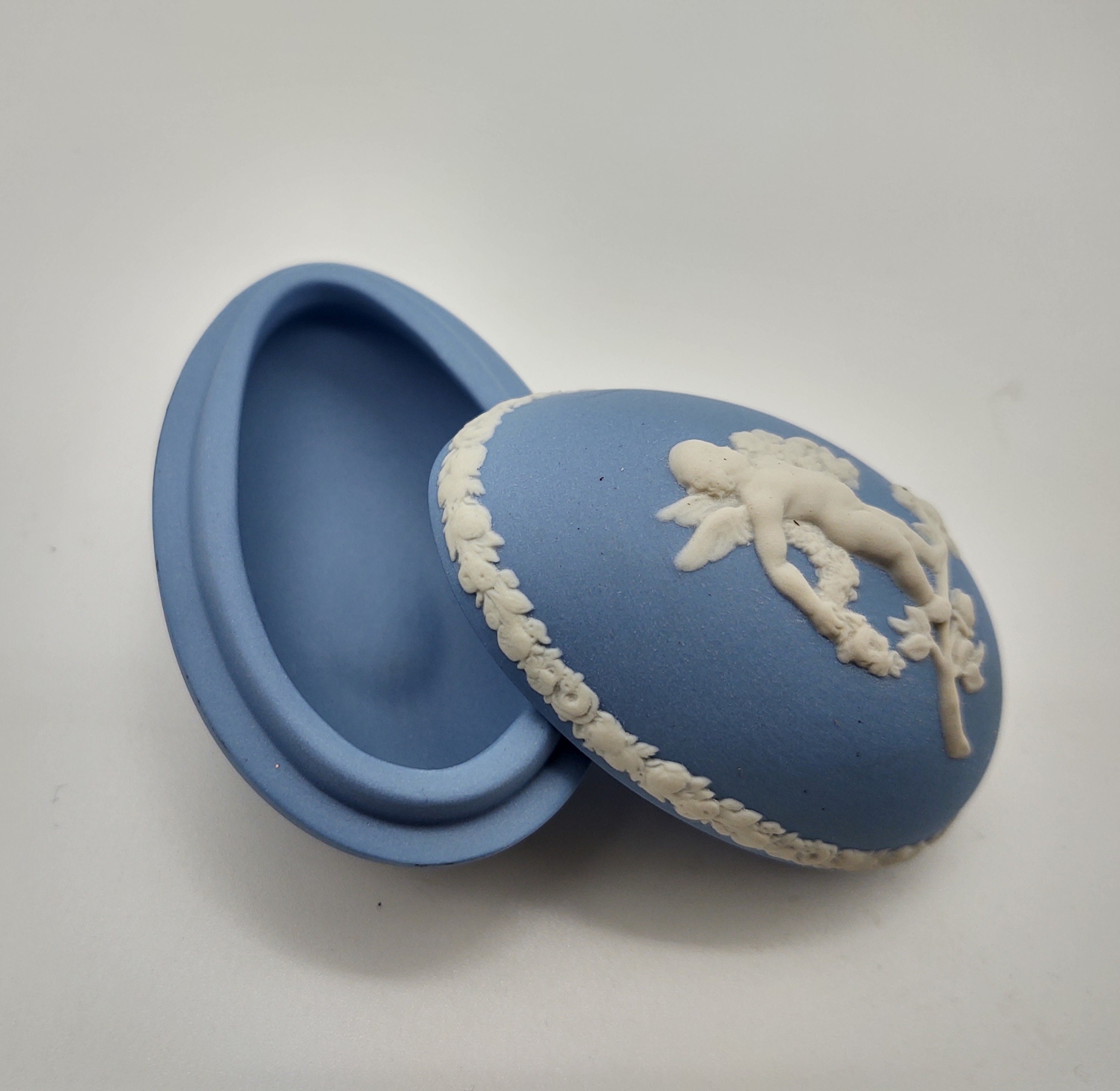 ウェッジウッド ブルー ジャスパーウェア 卵型小物入れ - Etsy 日本