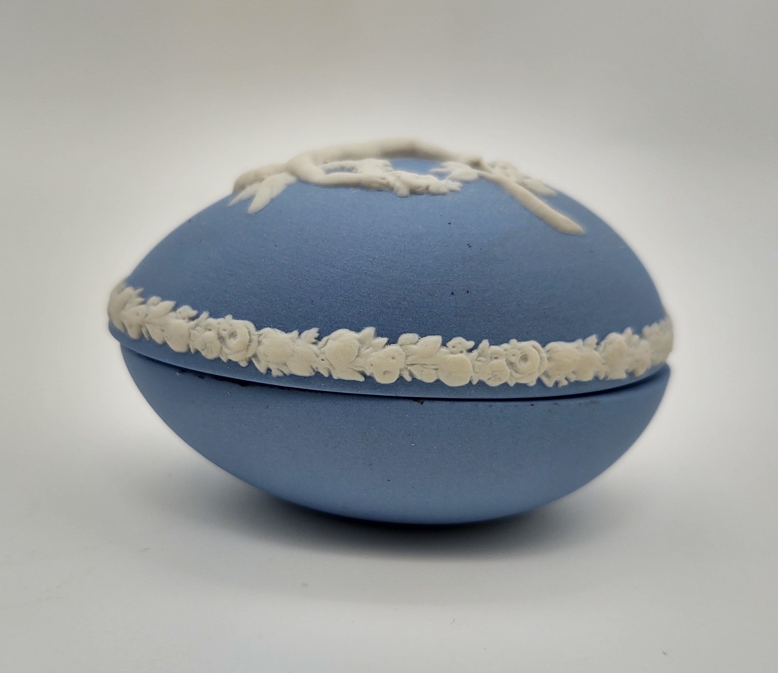 ウェッジウッド ブルー ジャスパーウェア 卵型小物入れ - Etsy 日本