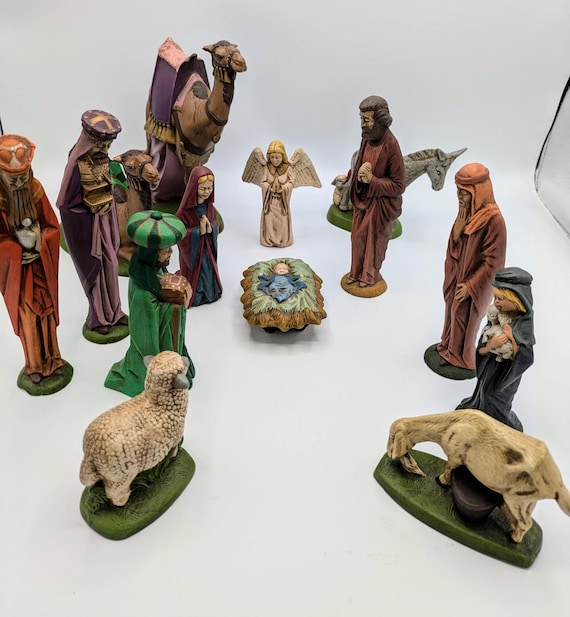 Vintage Hand Painted Ceramic 14 Piece Nativity Set Byron Molds