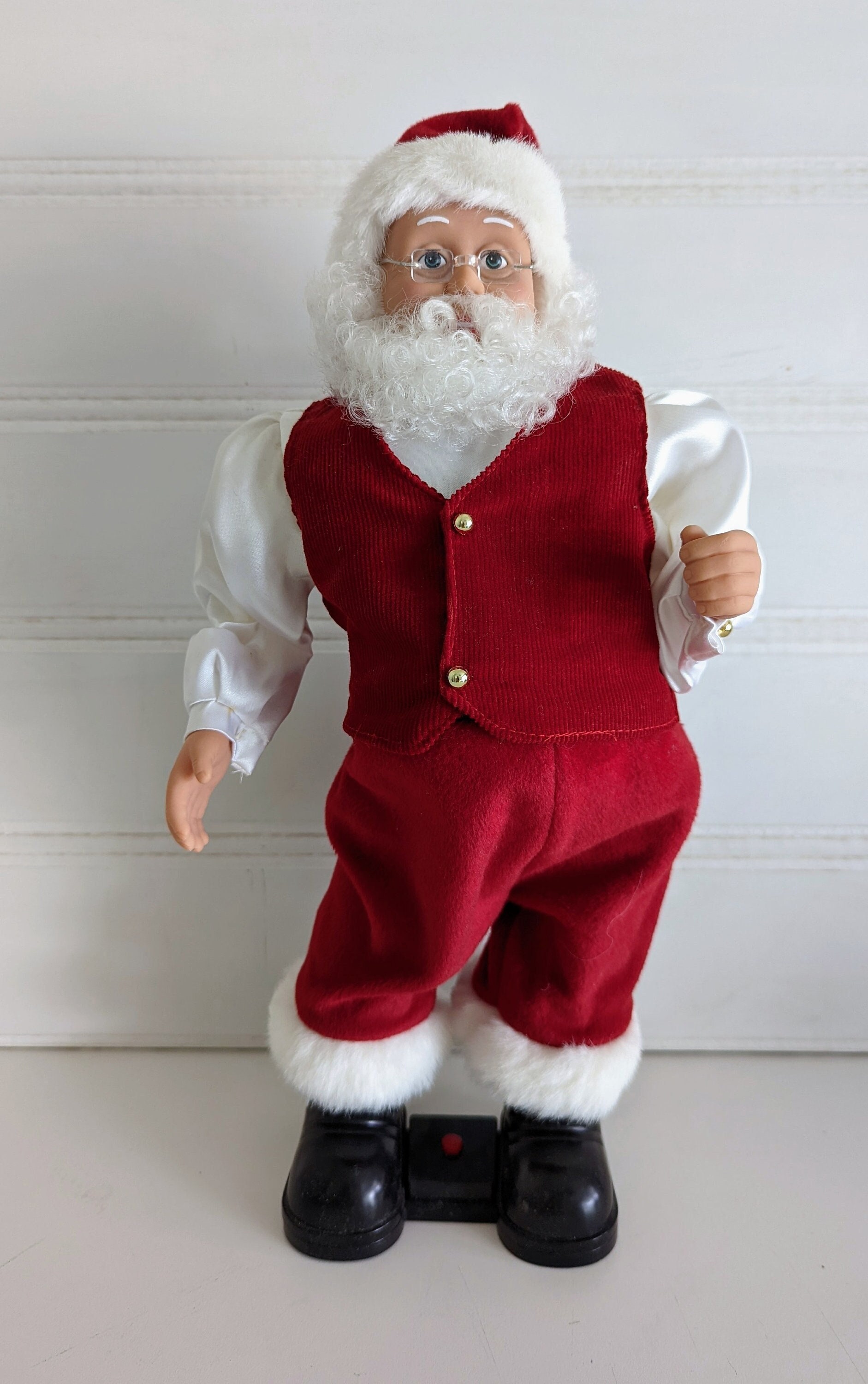 Christmas Hip Swinging Santa Dancing Santa Claus is Coming to Town