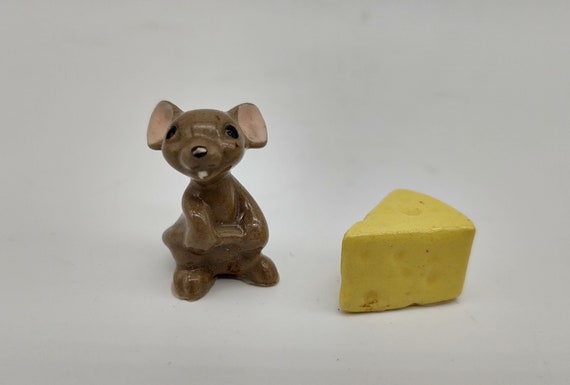 Hagen Renaker Mouse With Cheese Miniature Figures - Etsy