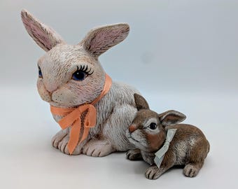 Coppia di coniglietti in ceramica dipinti a mano d'epoca