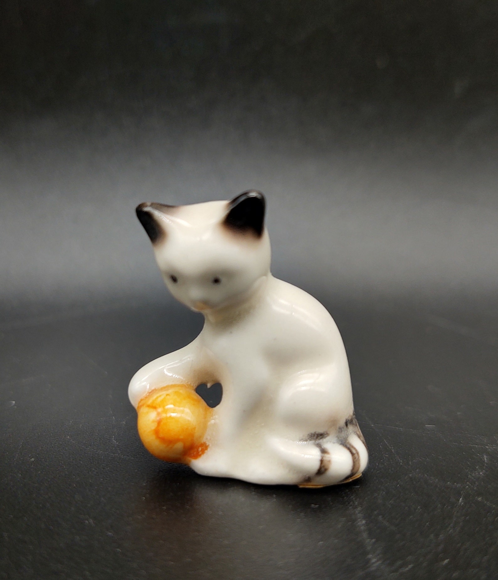 goebel cat figurine