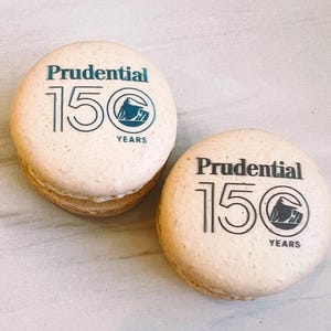 Write your name - French Macarons - Personalize Macarons Birthday Gift - Choose your flavors - Stencil Designs French Cookies - Gift