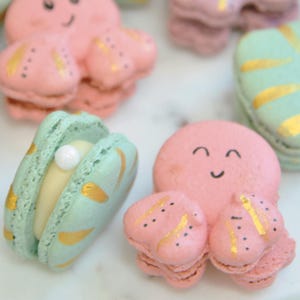 Octopus Seashell Macarons 12/24/36 - Choose your flavors - Edible Macaroons - French Cookies - Seashell Ocean cookies Macarons