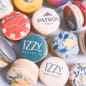 Picture French Macarons - Logo/ Pictures - French Macarons Gift - PersonalizeMacarons Birthday Gift - Choose your flavors - Edible printer
