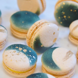 Moon French Macarons - 6, 12 or 24 - Choose flavors Macaroons - Moon Phases - Cookies Gifts Moon Eclipse Gold Splash Star Macarons Cookies