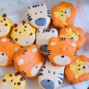 Zoo Animals French Macarons 12 or 24 - Choose your flavors - Elephant Giraffe Lion Macarons - French Cookies - Animals cookies Macarons