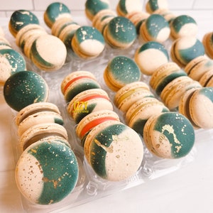 Moon French Macarons - 6, 12 or 24 - Choose flavors Macaroons - Moon Phases - Cookies Gifts Moon Eclipse Gold Splash Star Macarons Cookies