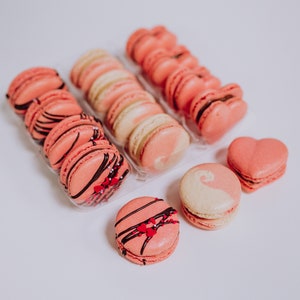 Strawberry Set French Macarons - Gift Box - Pink Macarons - Valentines Gift Heart Macarons - Strawberry Macaroons