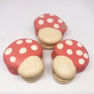 Mushrooms French Macarons 12 or 24 - Choose your flavors - Mushrooms Shaped Macarons - French Cookies - Summer Macarons
